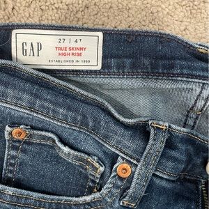 Gap size 27 skinny jeans